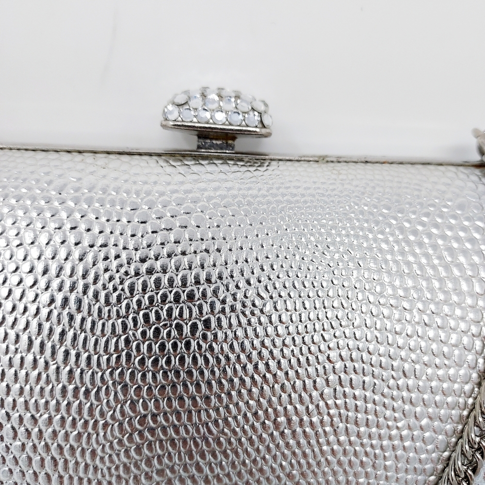 🔴3/$20 Silver Hard Case Cocktail Purse - Picture 3 of 12